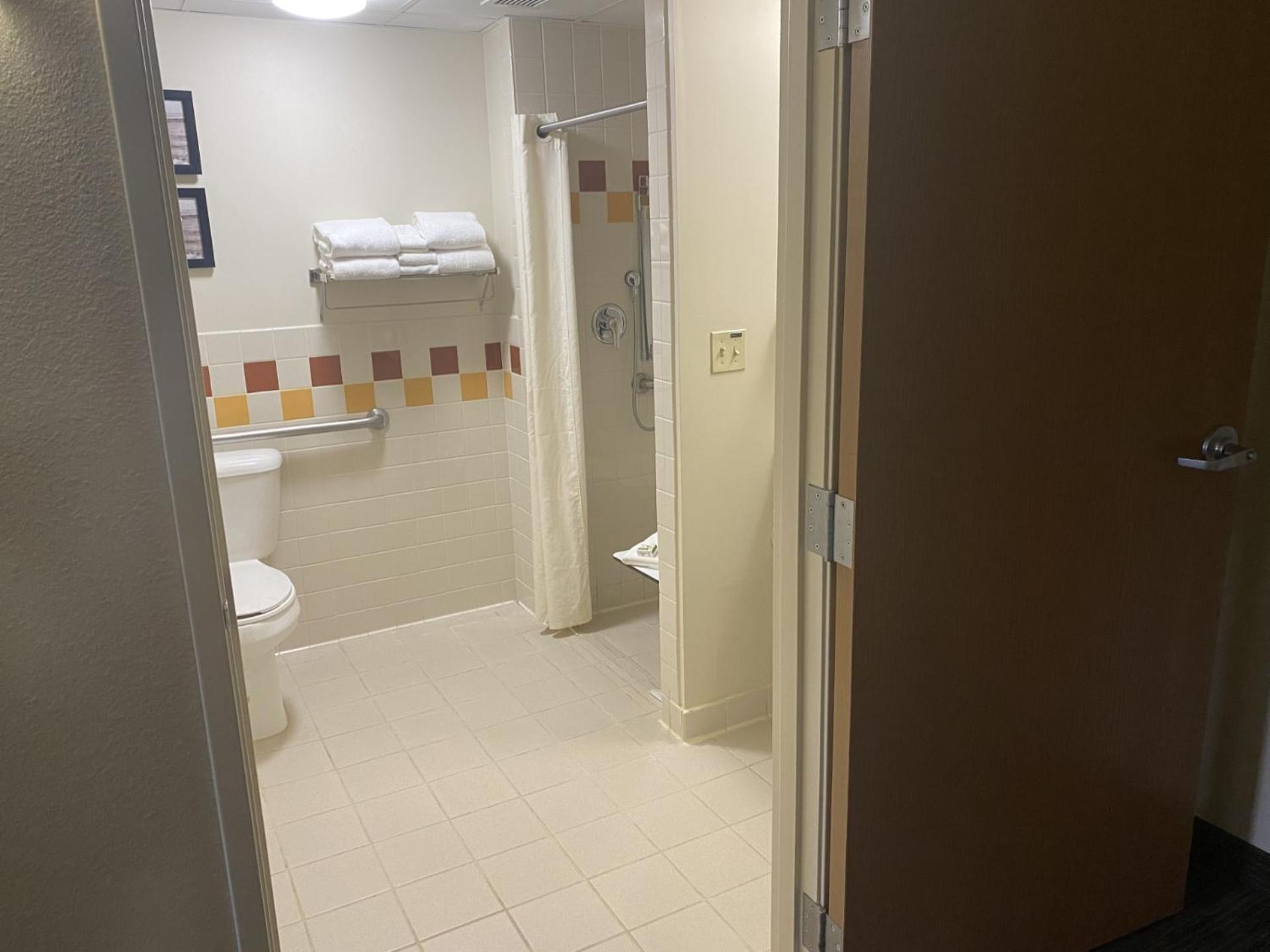 Americinn By Wyndham Greenville Екстериор снимка